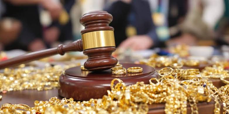 What Happens in a Gold Auction